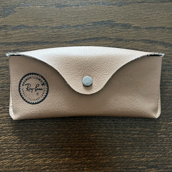 Vintage Ray-Ban Aviator Unisex Sunglasses - Picture 6 of 6